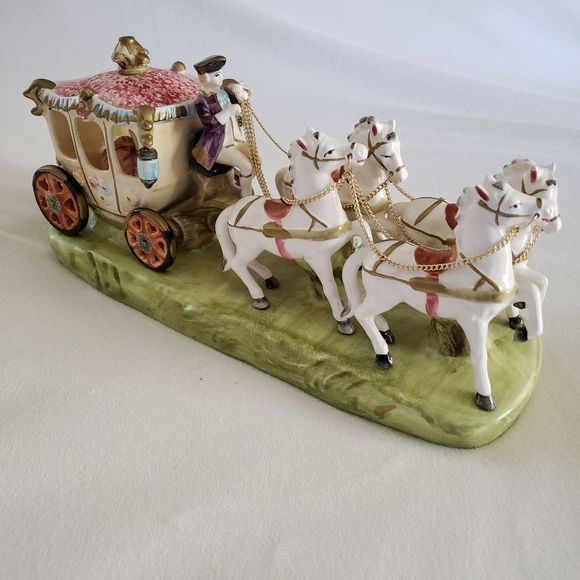 Capodimonte-Style Princess in a Horse Drawn Carriage Porcelain Made in Japan - Picture 4 of 14